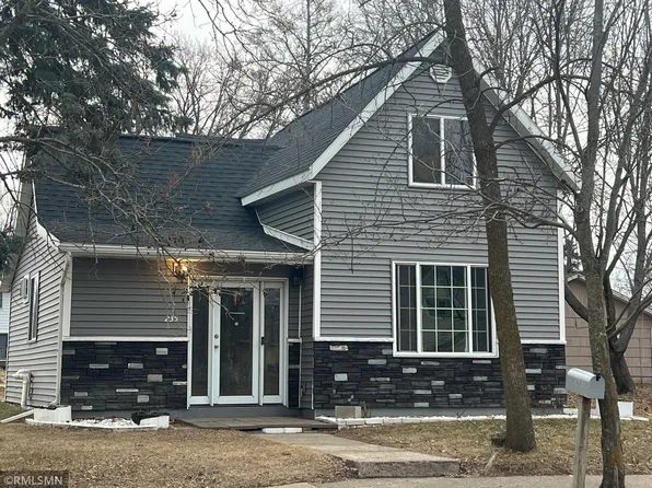 235 3rd Ave SE, Milaca, MN 56353