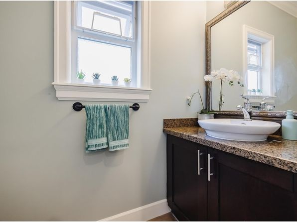 3 bedroom rental in Surrey — photo 9