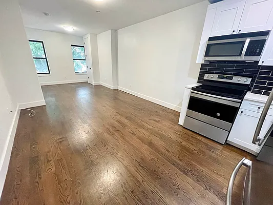 Rented by Delmark Realty LLC | media 17