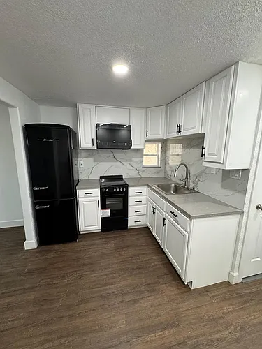 935 W 3rd Ave #1 Photo 1