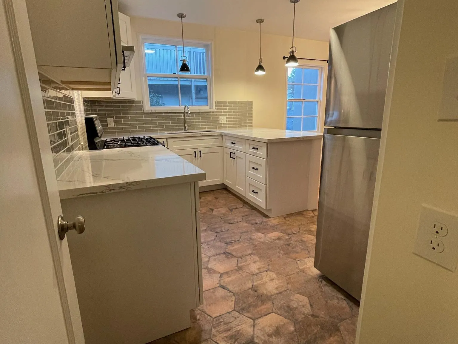2 bed, 1000 sqft, $3,450 — Photo 3