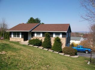 312 Manor Ridge Dr, Akron, PA 17501