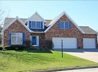 9159 Deer Ridge Dr, Bloomington, IL 61704