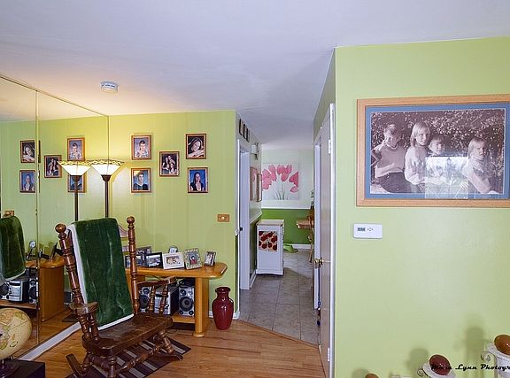 5th image of 9845 Soreng Ave