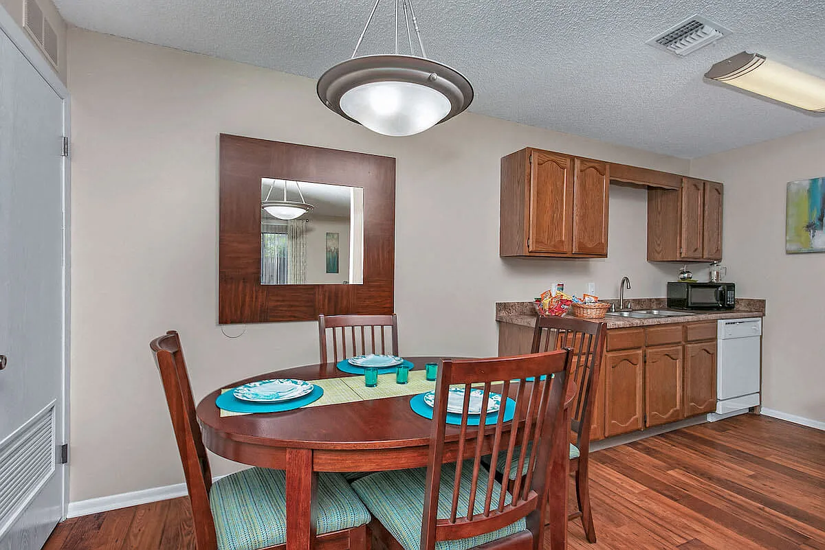 Brookwood Apartments — Photo 4