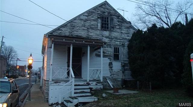1st image of 220 Merchant St