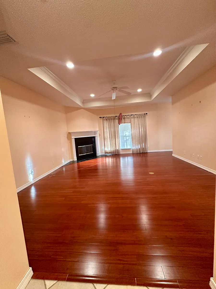Building Photo - 1680 Ashmoor Dr W