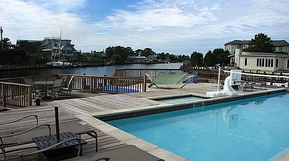 4th image of 303 Althea Dr