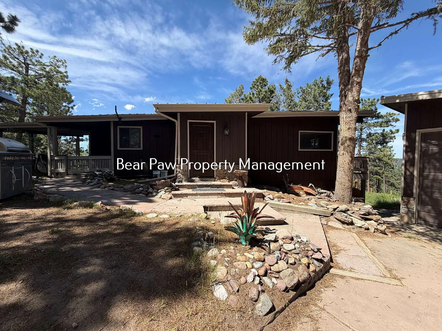 3 bed, 2.0 bath, 2400 sqft, $3,000 — Photo 1