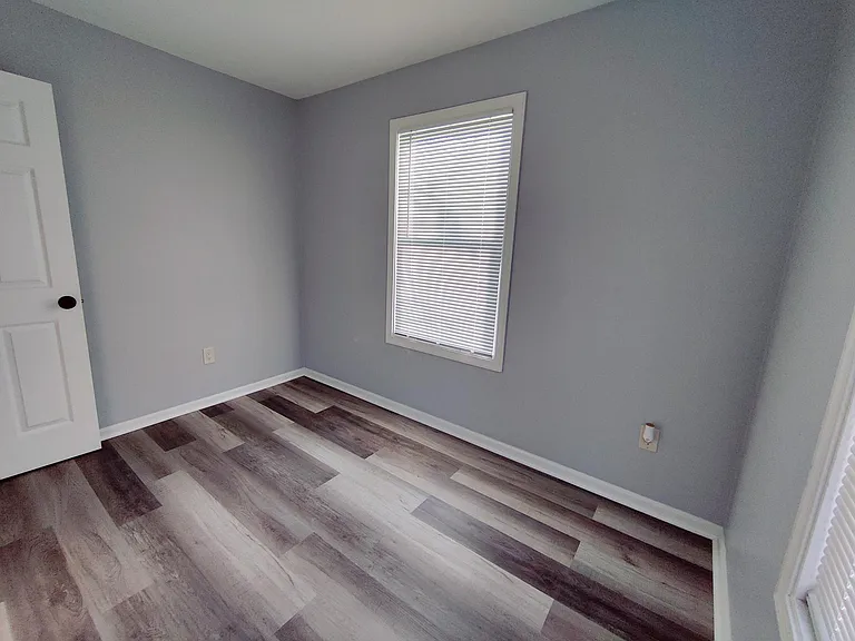 2nd Bedroom (Upstairs)