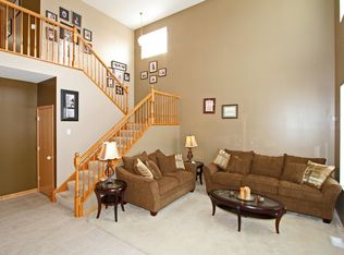 1335 McDole Dr, Sugar Grove, IL 60554