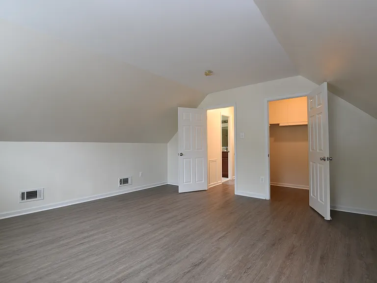 303 Rivermont Dr — Photo 15