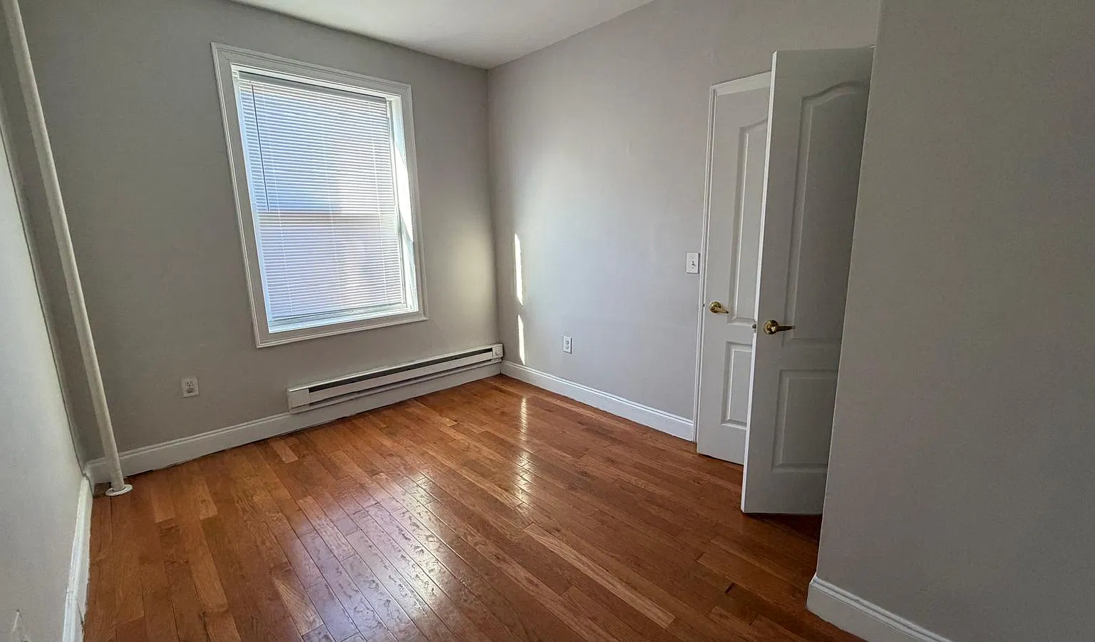 48 Vroom St — Photo 3