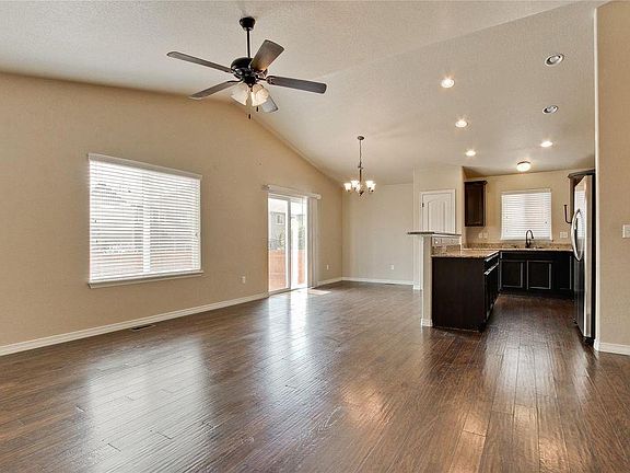 3rd image of 2740 Bridle Dr