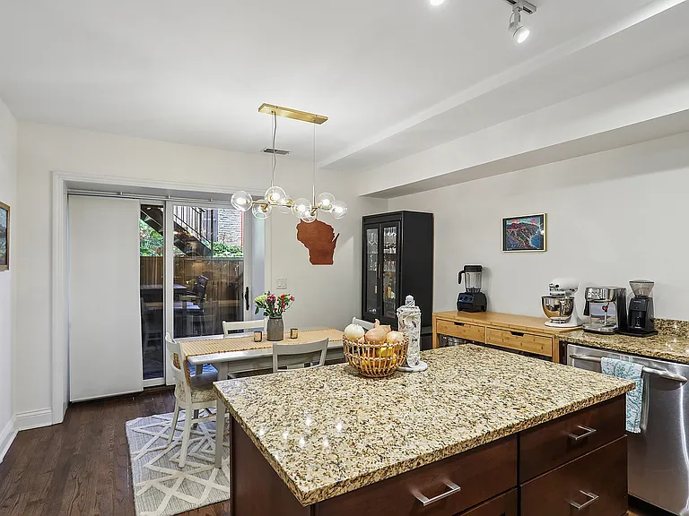 2212 N Sedgwick St #1 — Photo 12