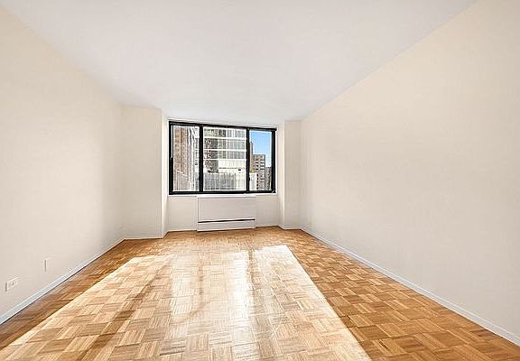4th image of 211 W 56th St #A27