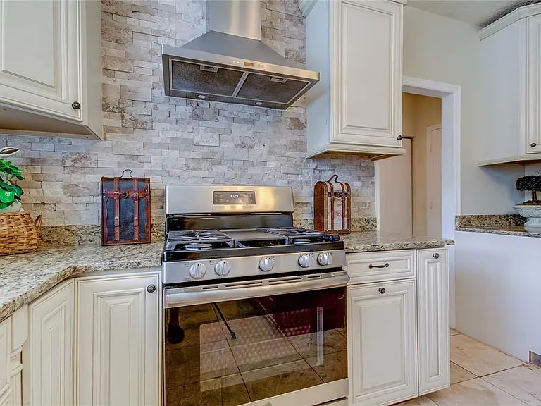 9401 Woodbay Dr — Photo 15