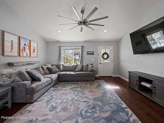 4th image of 348 Evergreen Dr