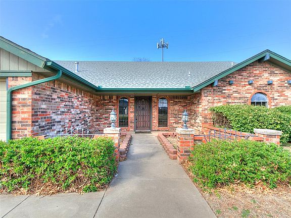 4th image of 7101 Skylark Ln