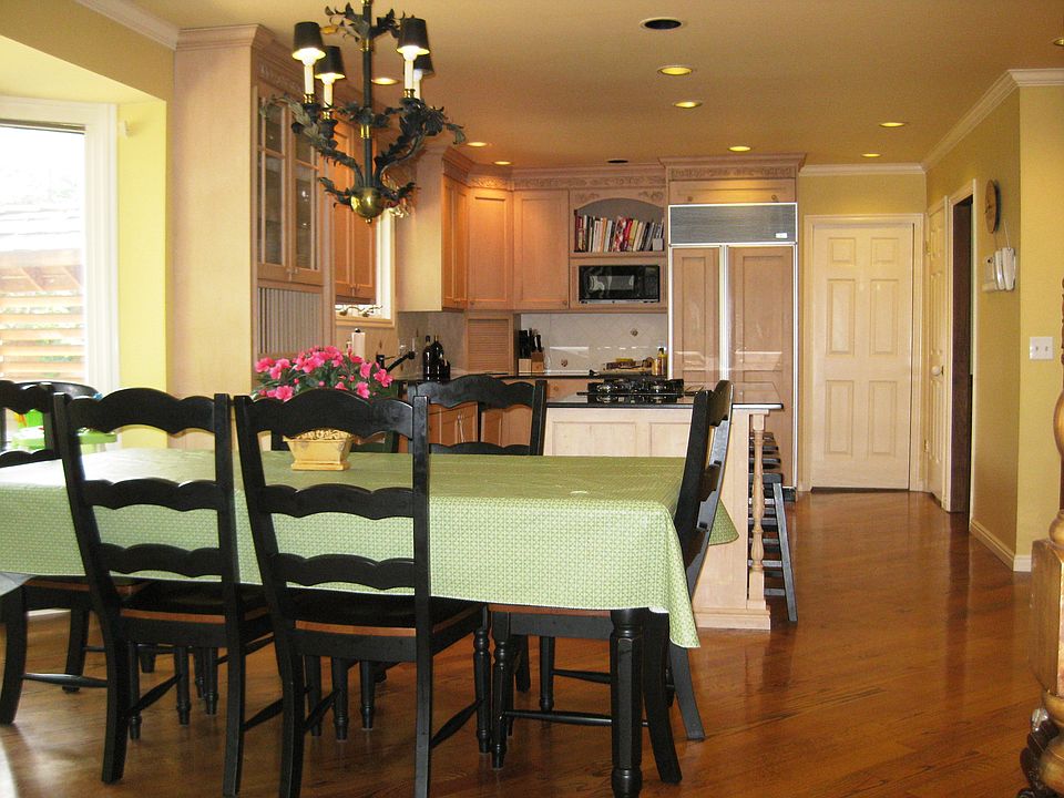 Beautiful gourmet kitchen