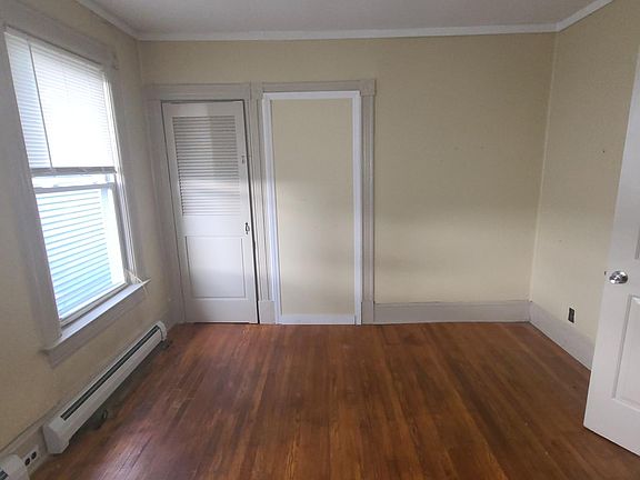 2nd image of 31 Bank St Floor 1