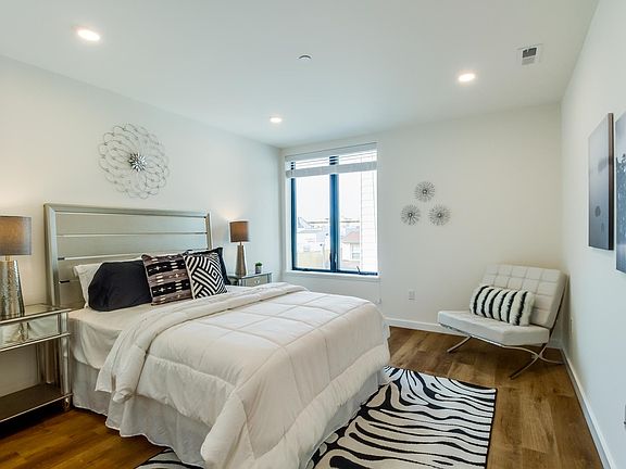 5th image of 2346 Lombard St #302
