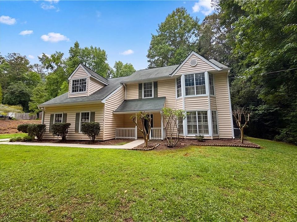 1st image of 40 Stephanie Dr