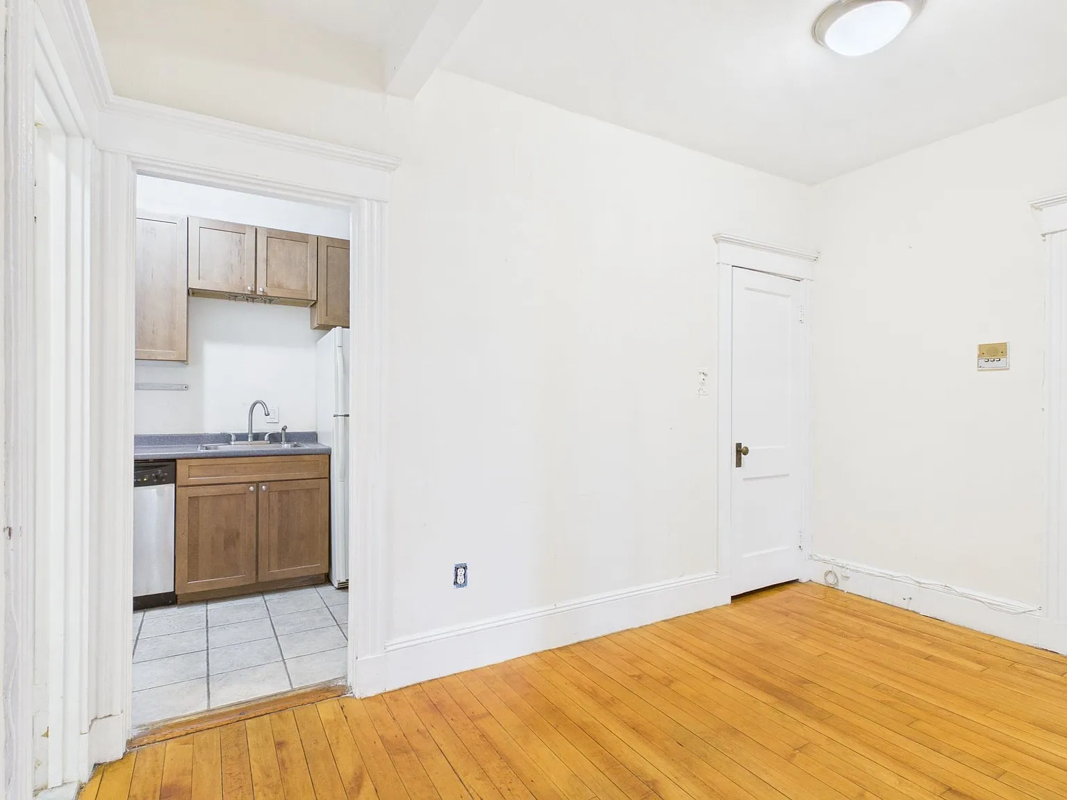 2 bed, 1.0 bath, 697 sqft, $2,450 — Photo 4