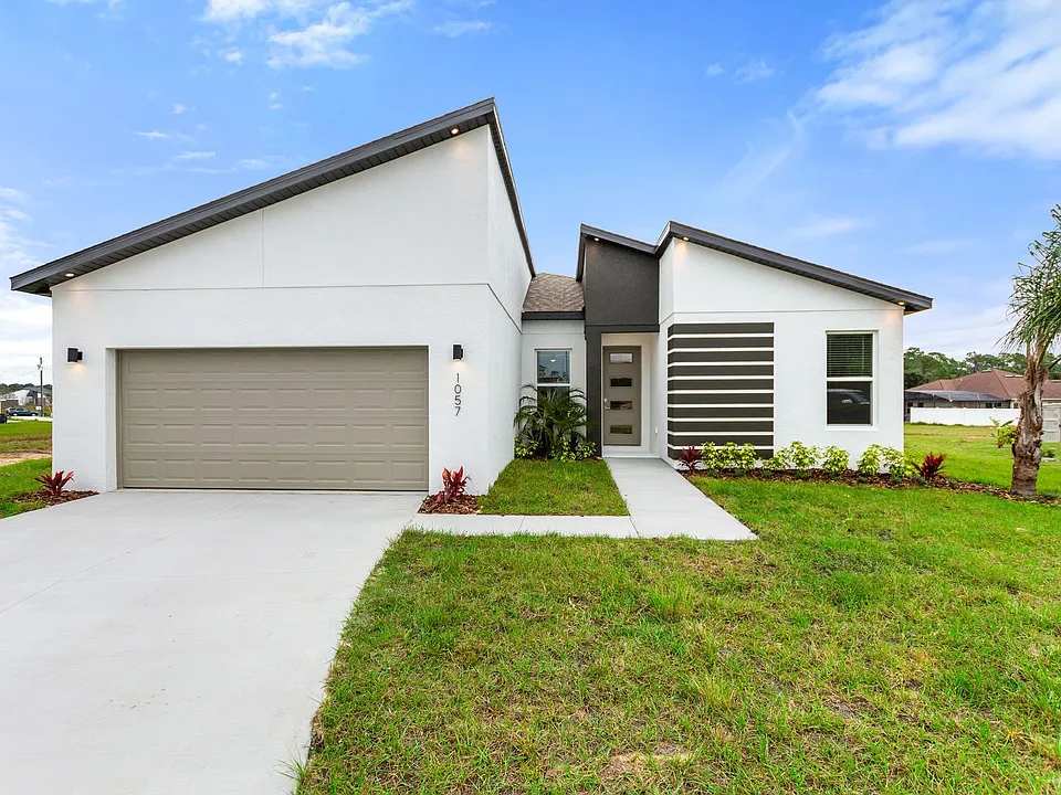 1057 Sabine Pl
