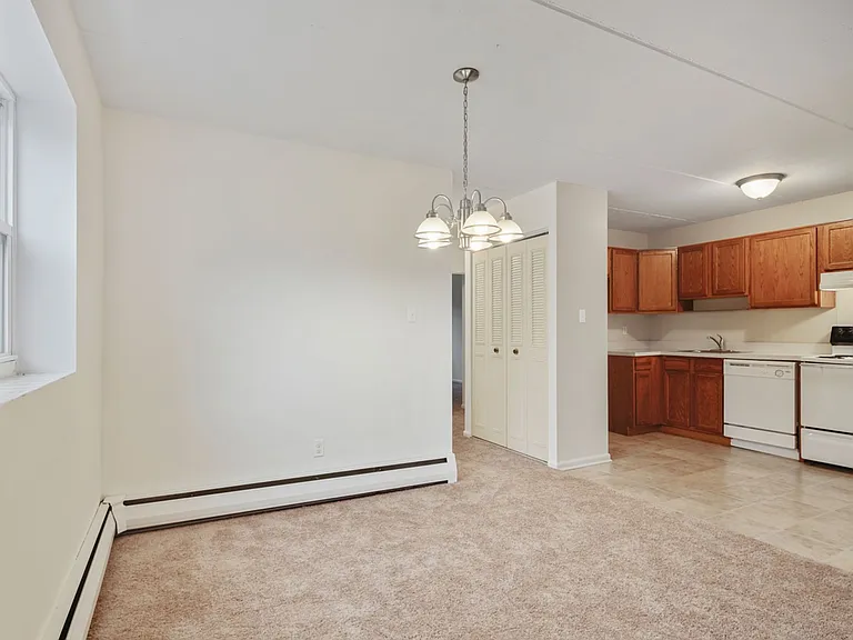 Rolling Green Apartments — Photo 10