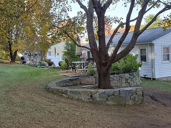3rd image of 12 Lakeside Dr