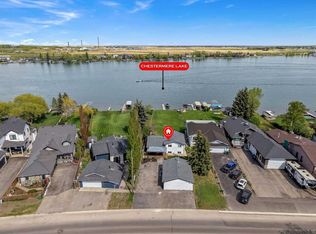 272 W Chestermere Dr, Chestermere, AB T1X 1B2