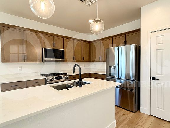 3rd image of 1282 W Sparrow Dr