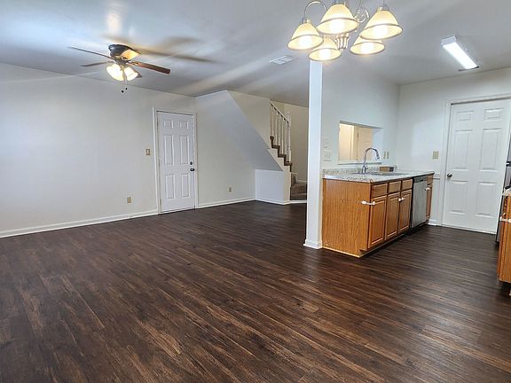 4th image of 1209 Alder Ct #1