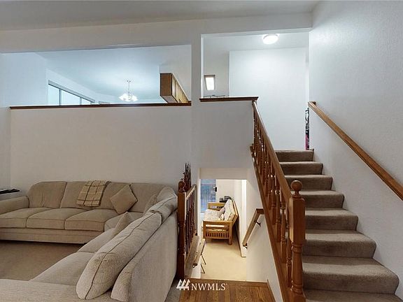 5th image of 4971 NW 82nd St