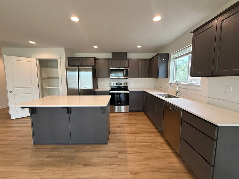 835 N Macaw Ave — Photo 3