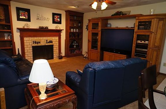 3rd image of 21 White Oak Dr