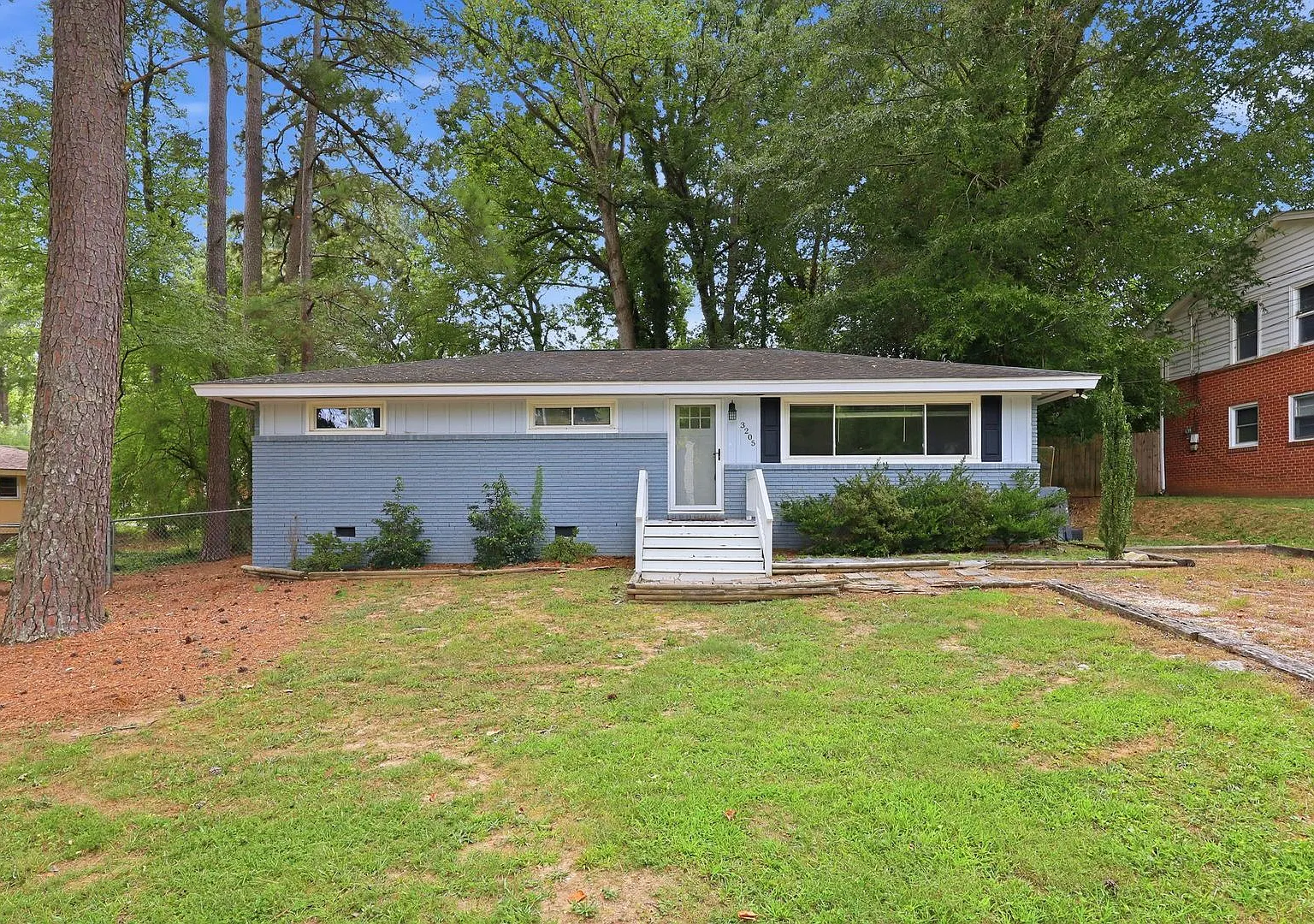 Charming 3-Bedroom Ranch Style Home ! — Photo 2