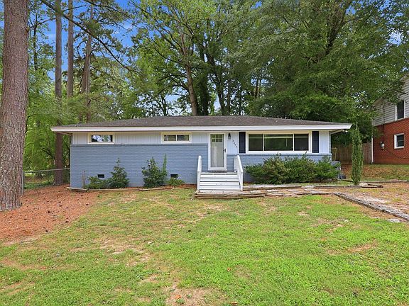 2nd image of 3205 Crandon Ln