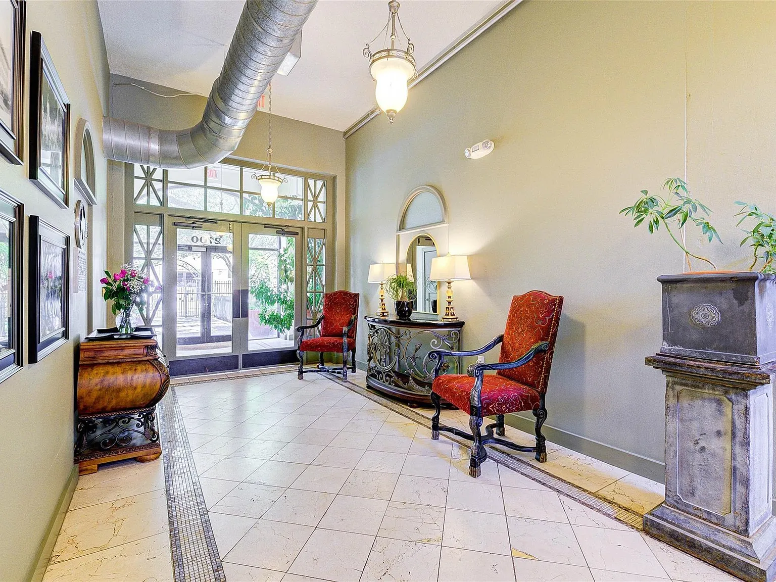 1 bed, 1.0 bath, 1157 sqft, $2,300 — Photo 2