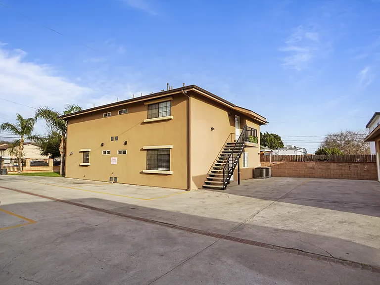 11819 Glenoaks Blvd — Photo 13