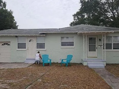 2314 W Gray Street — Photo 2