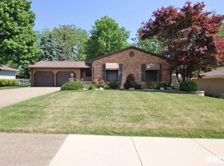 2 Gale Ct, Pekin, IL