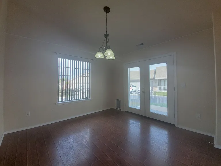 2421 S Arthur Ct — Photo 7