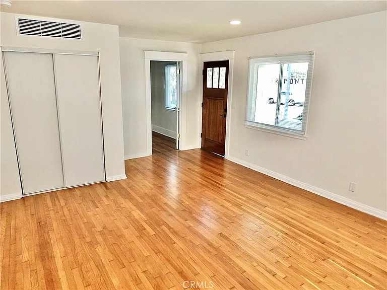 4036 E Vermont St — Photo 7