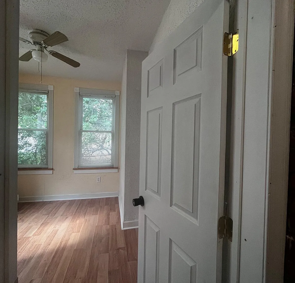3 bed, 1.5 bath, 1044 sqft, $1,675 — Photo 2