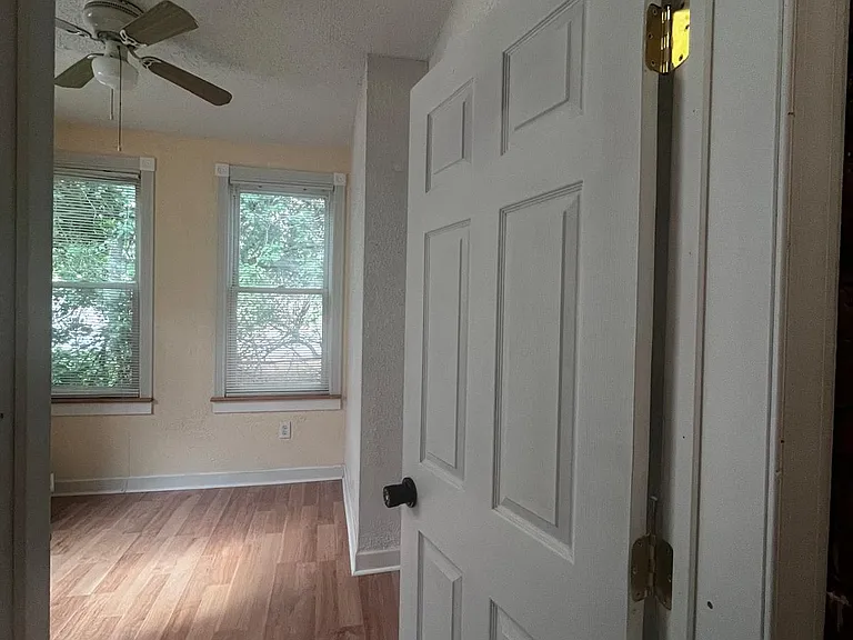 Bedroom 100 sq. ft.