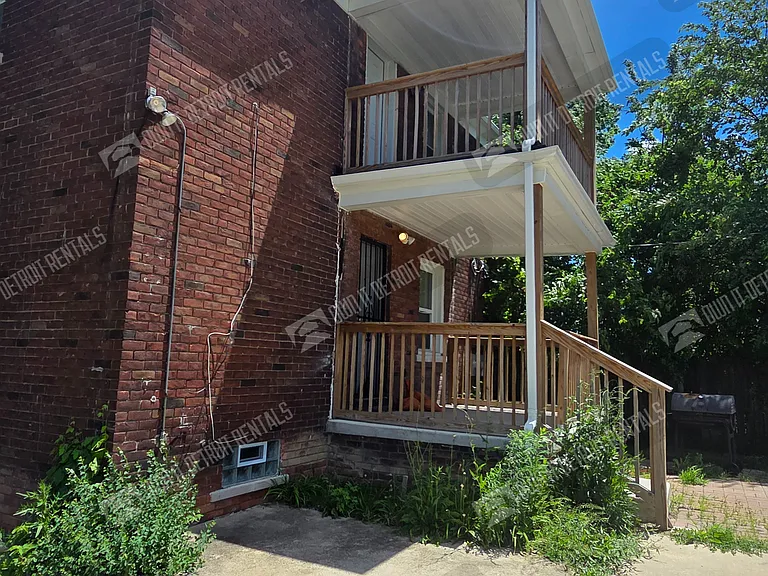 3 bed, 1.0 bath, 1277 sqft, $1,020 — Photo 3