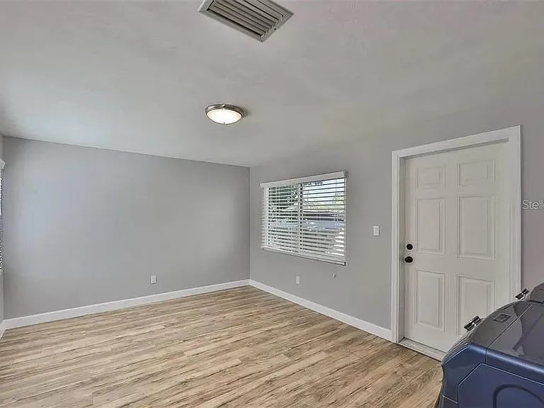 3219 W Leroy St — Photo 11