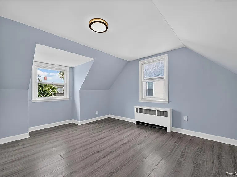 121 Sheridan Ave — Photo 17